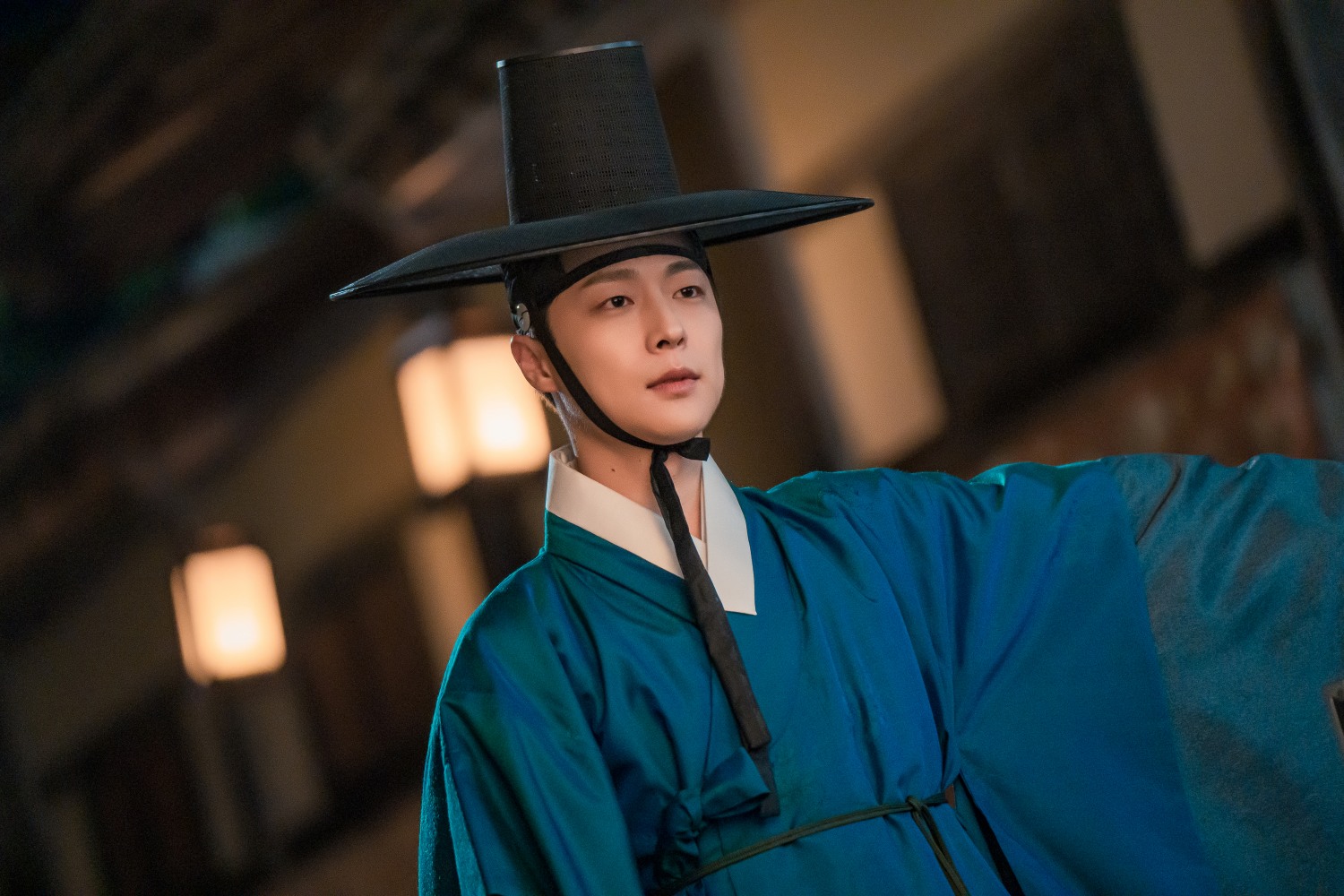 ‘체크인 한양’ 배인혁X김지은, 살벌한 첫 만남 포착…로맨스 커플 맞아?