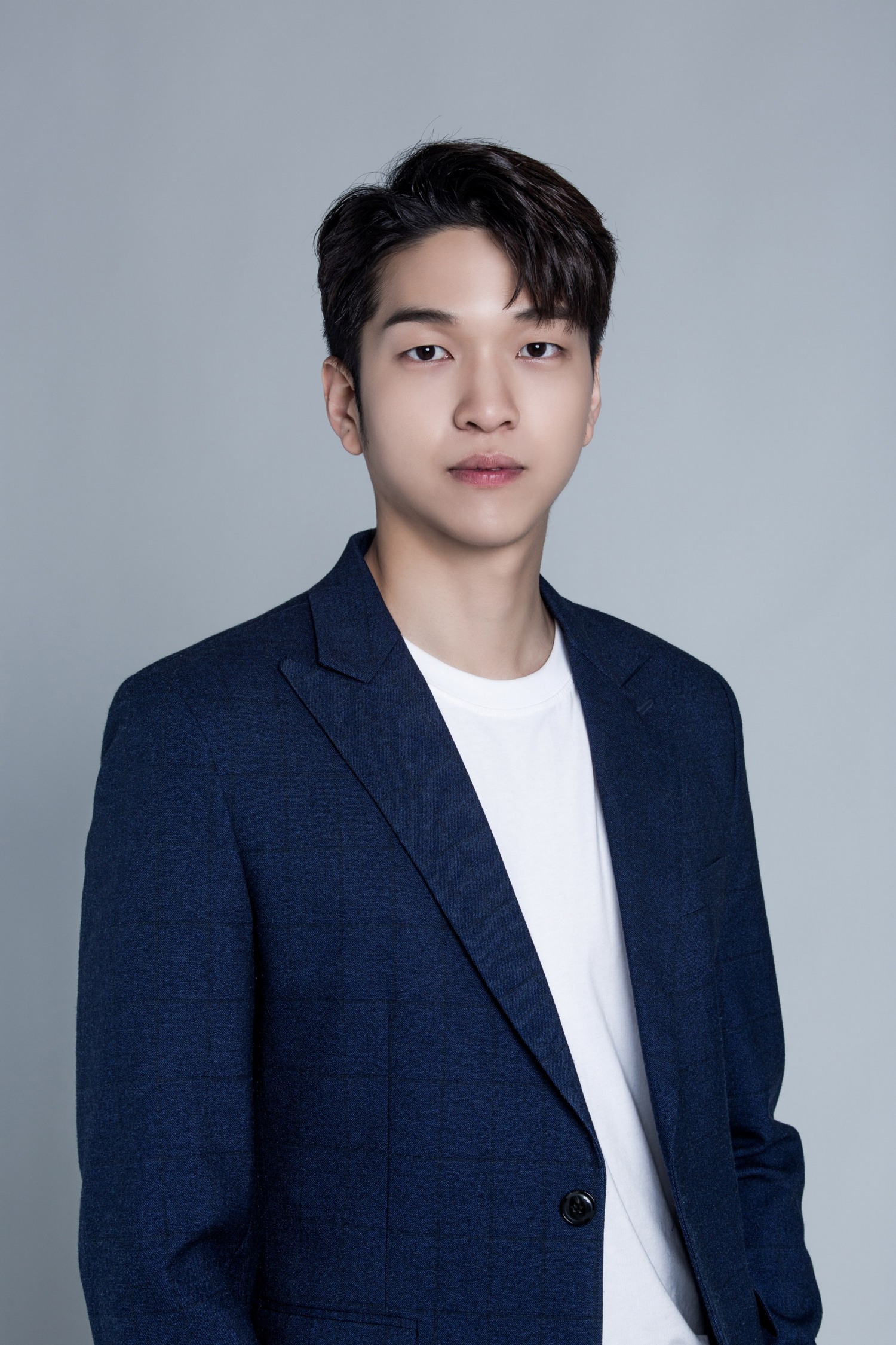 유재필, 연말 시상식 레드카펫 MC 완벽 접수…“2025년 대체 불가한 MC가 되기 위해 노력할 것”