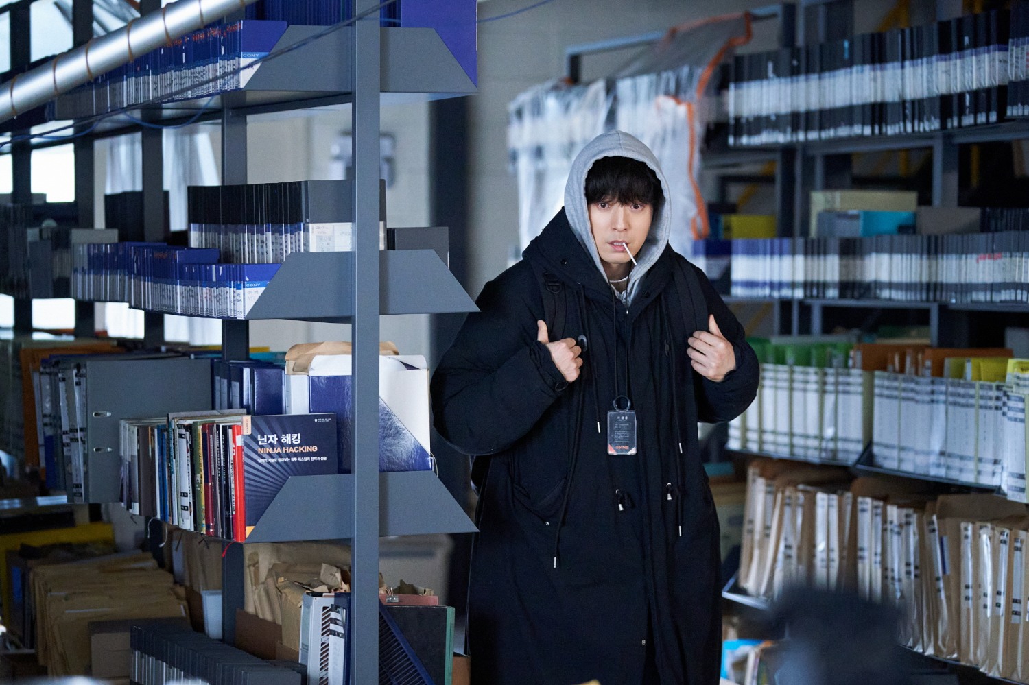 ‘트리거’ 정성일, 전작 이미지 완전히 지웠다…예의 바르게 싸가지없는 캐릭터 스틸 공개