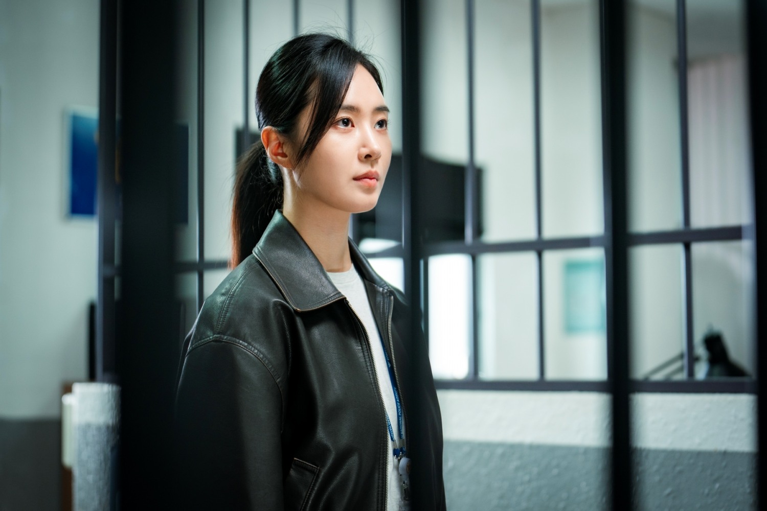 ‘가석방 심사관 이한신’ 권유리, 무게감 더하는 열연…정직 위기 속 이학주에 복수할 수 있을까?