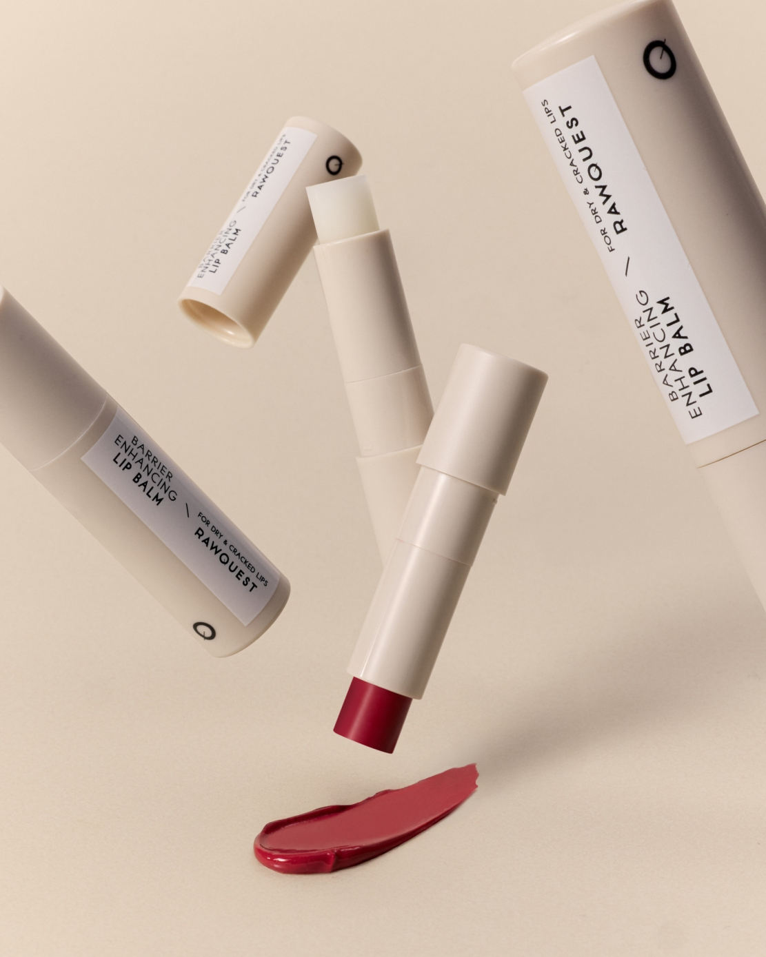 ▲ 로우퀘스트 ‘베리어 인핸싱 립밤’ 2종 연출컷 (이미지 제공: 로우퀘스트)