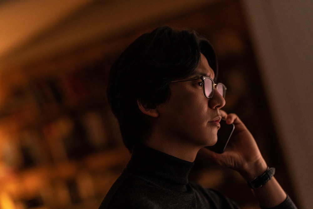 김남길의 압도적인 존재감, ‘브로큰’ 호령 캐릭터 스틸 공개…미스터리 증폭시키는 날카로운 얼굴