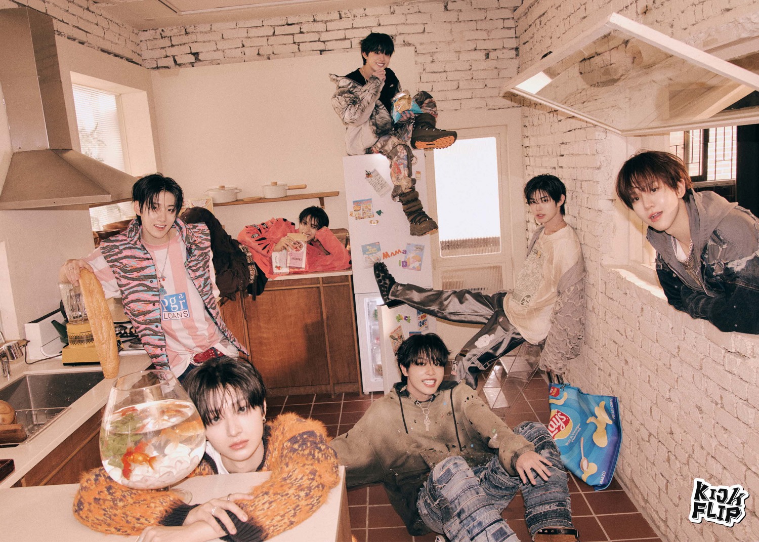 킥플립, 자유 만끽 장난꾸러기 일곱 청춘…데뷔 콘셉트 포토 추가 공개