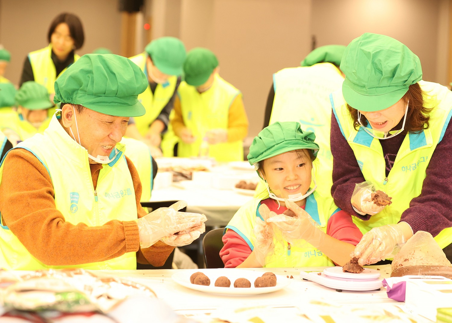 하나금융그룹, 지역사회 취약계층 지원을 위한 『설맞이 전통 떡 나눔 봉사활동』 실시