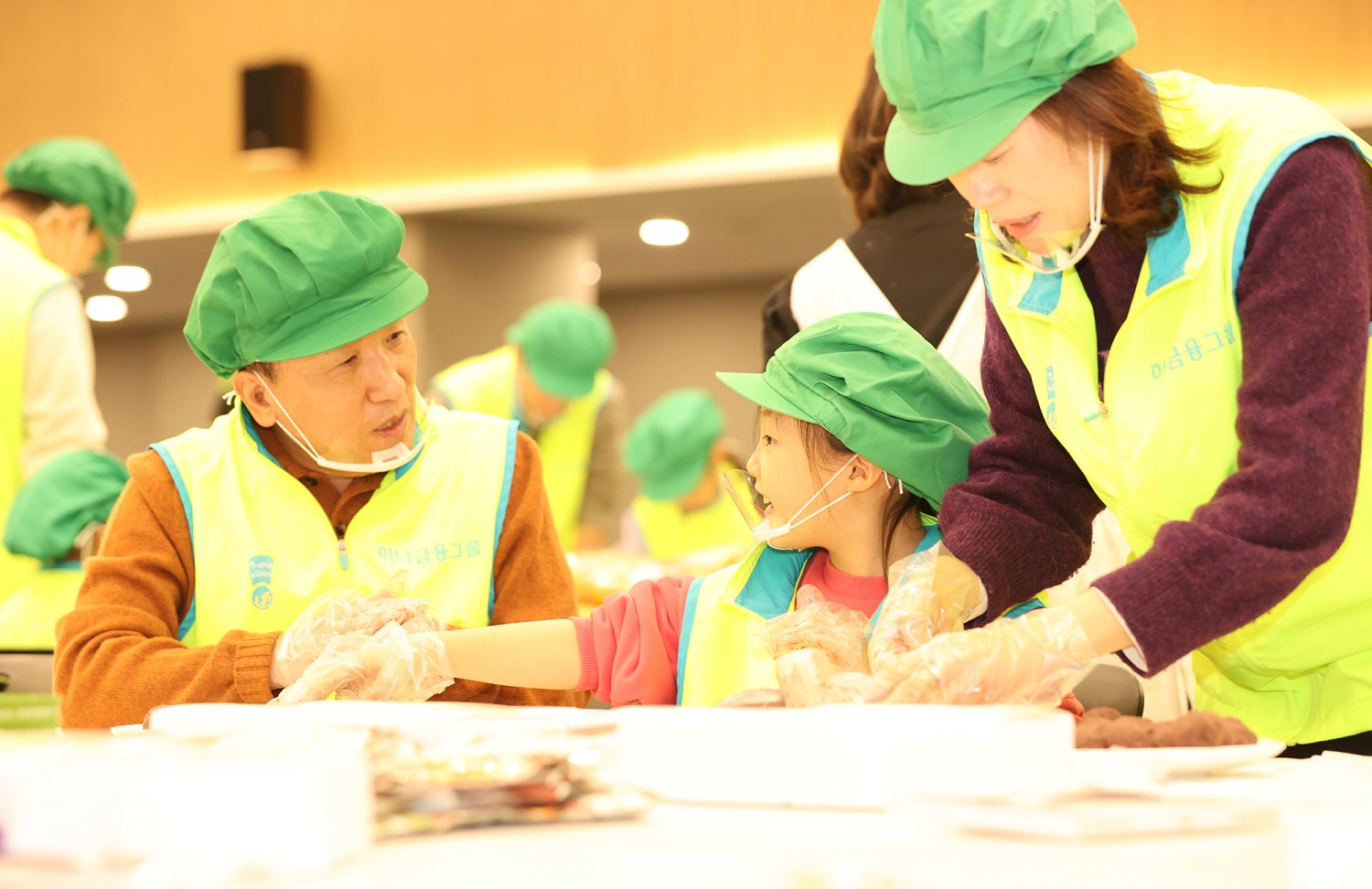 하나금융그룹, 지역사회 취약계층 지원을 위한 『설맞이 전통 떡 나눔 봉사활동』 실시