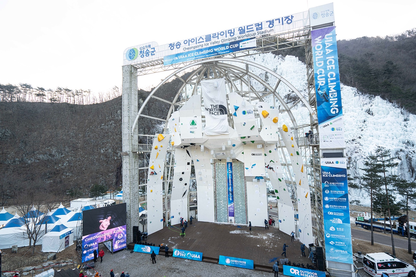 영원아웃도어의 노스페이스 ‘2025 청송 아이스클라이밍 월드컵’ 공식 후원