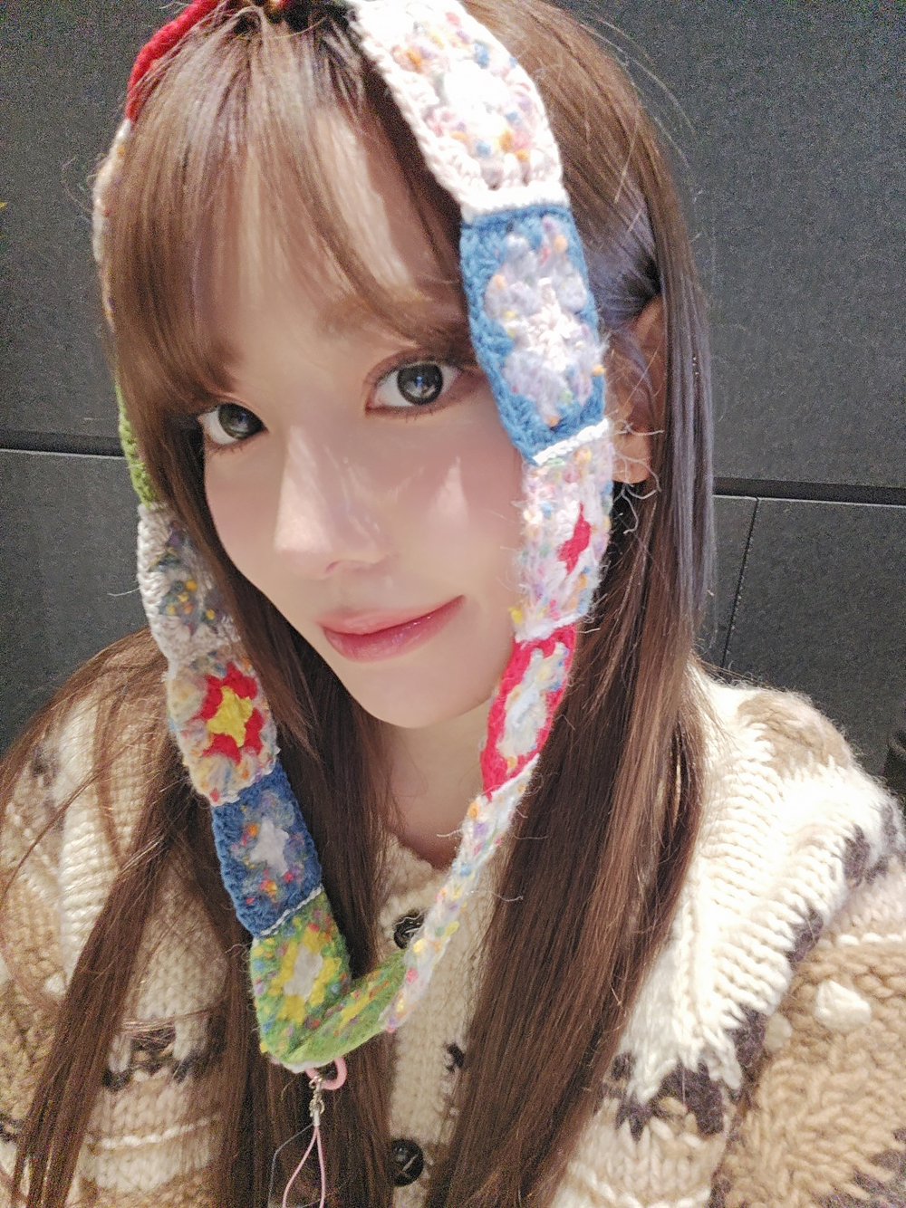 르세라핌 사쿠라, 14일 뜨개질 머치 ‘꾸로셰’ 론칭…레트로 핸드메이드 감성