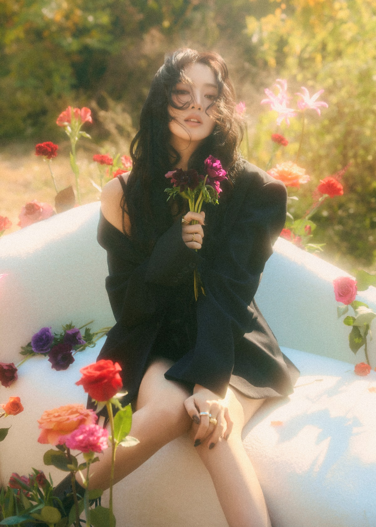 (여자)아이들 민니, 'HER' 두 번째 콘셉트 포토 공개…‘몽환적 분위기+인형 비주얼’