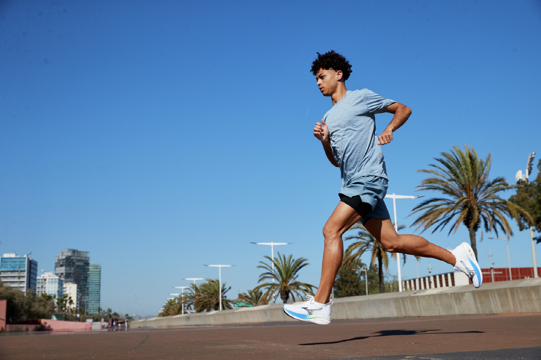 미즈노, 쿠셔닝·반발력이 한층 강화된 데일리 러닝화 'NEO ZEN' 출시