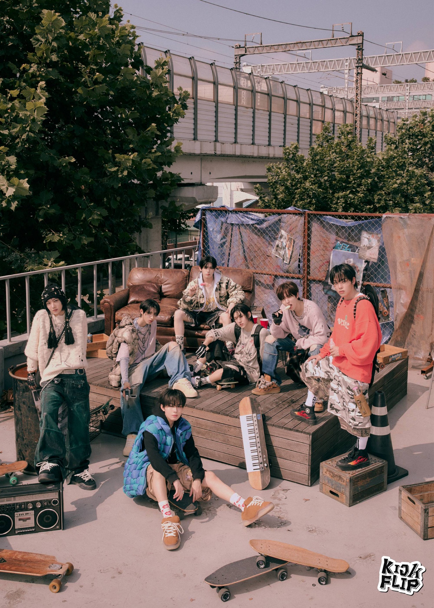 킥플립, 첫 앨범 선주문 30만 장 돌파…JYP 차세대 보이그룹 데뷔 기대감 UP