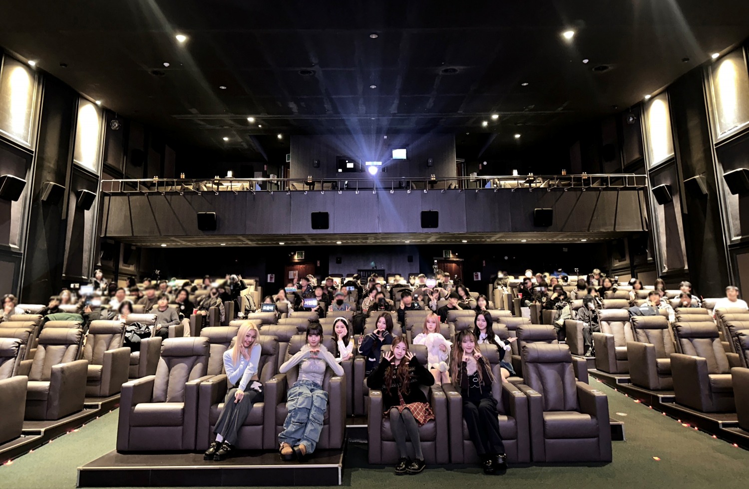 유니스, 에버애프터와 달달한 영화관 데이트…잊지 못할 추억 쌓았다