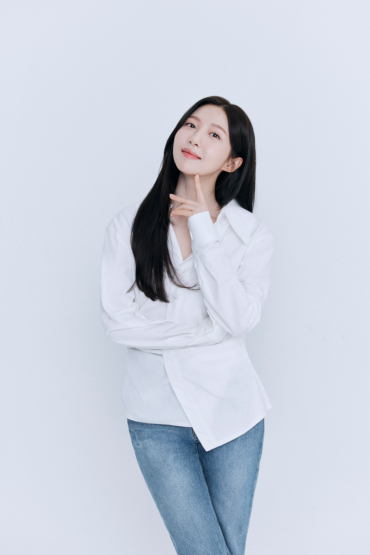 주현영 새 프로필 사진 공개…‘시크+청순+러블리’ 세상의 모든 매력 총집합