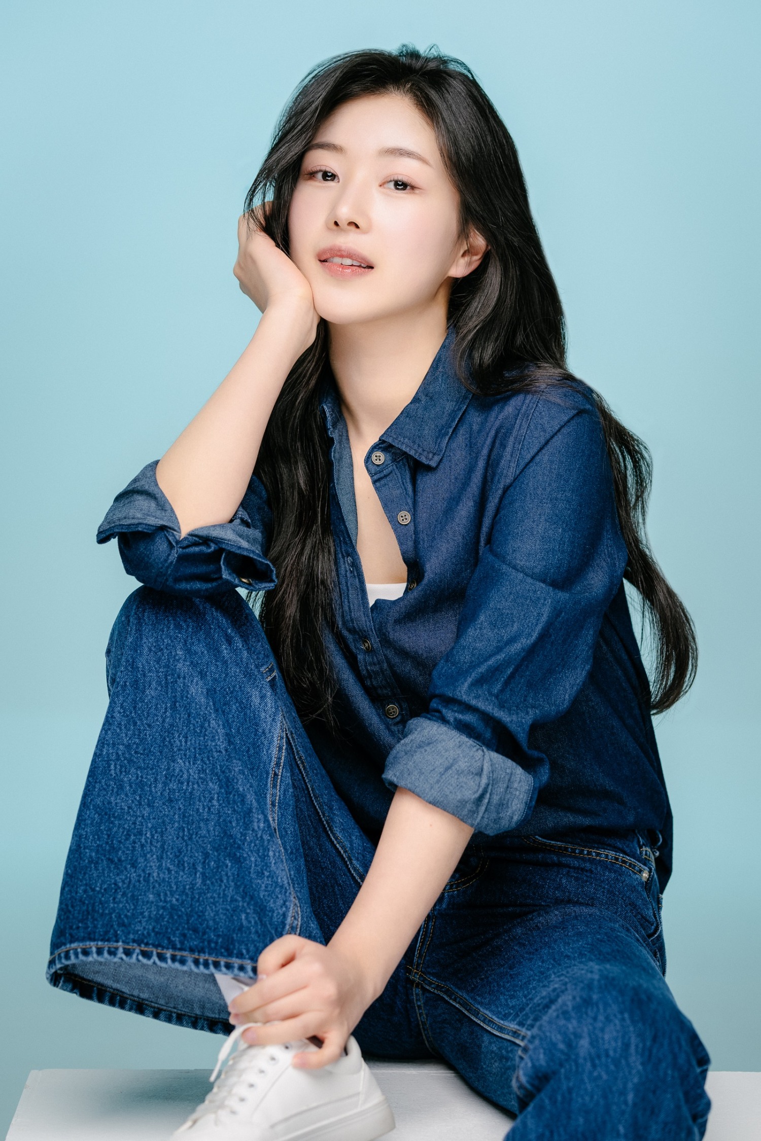 이필라, 현 소속사 엔에스이엔엠과 재계약 체결…활발한 활동 예고