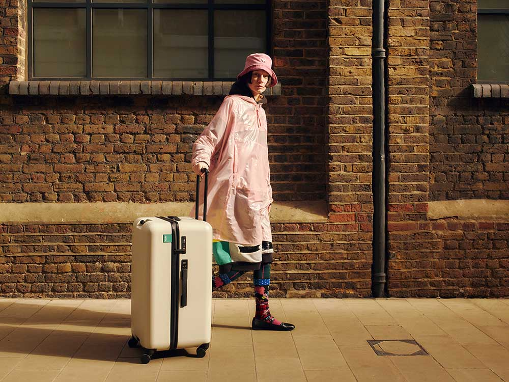 ‘세계 3대 디자인상’ 받은 캐리어도 로켓배송...쿠팡, 2030 인기 캐리어 입점 확대