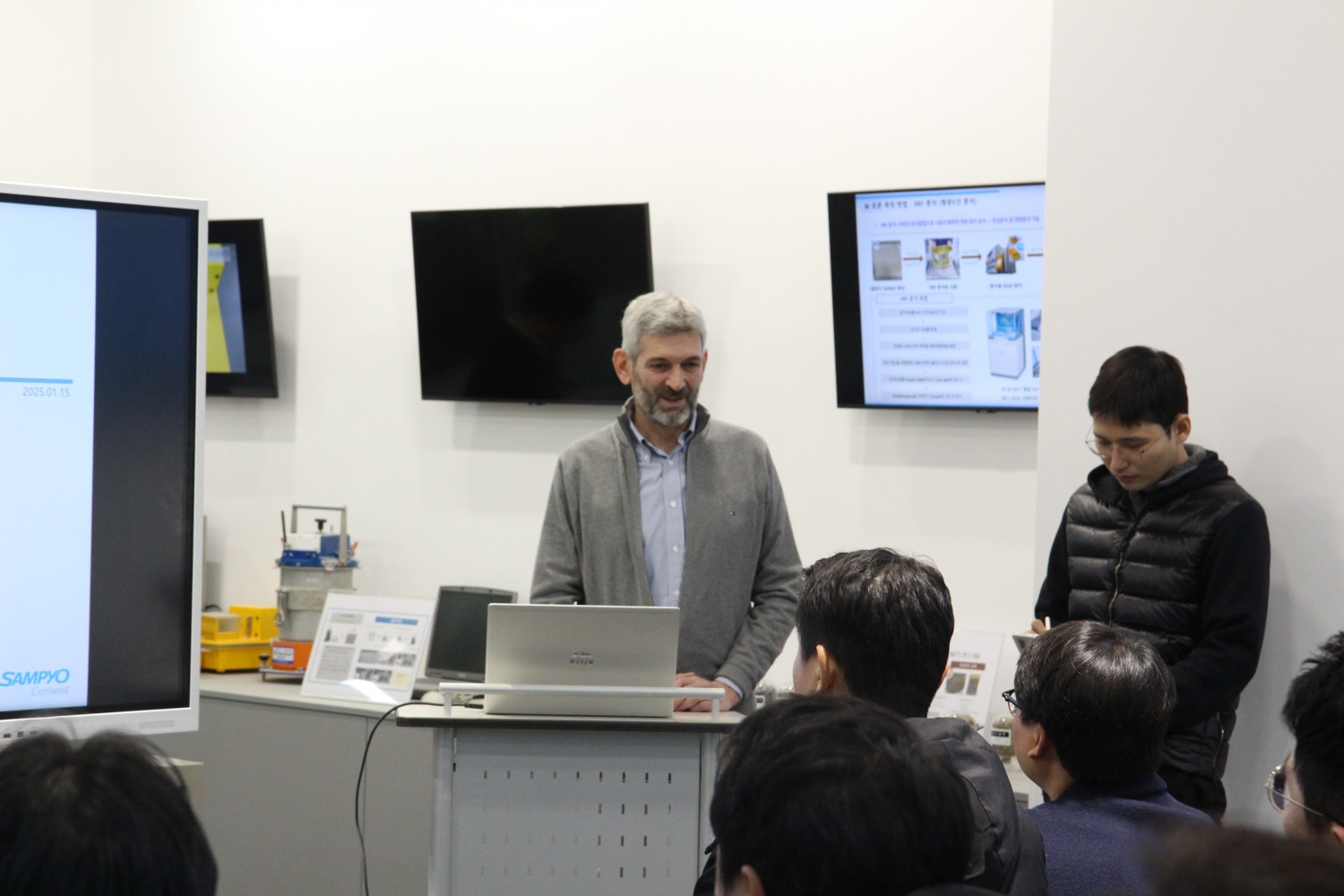 경기도 화성시에 소재한 삼표그룹 S&I(기술연구소)에서 진행된 고성능 친환경 시멘트인 ‘블루멘트’( BLUEMENT) 기술설명회와 시연회 현장에서 장미쉘 레이 센터장