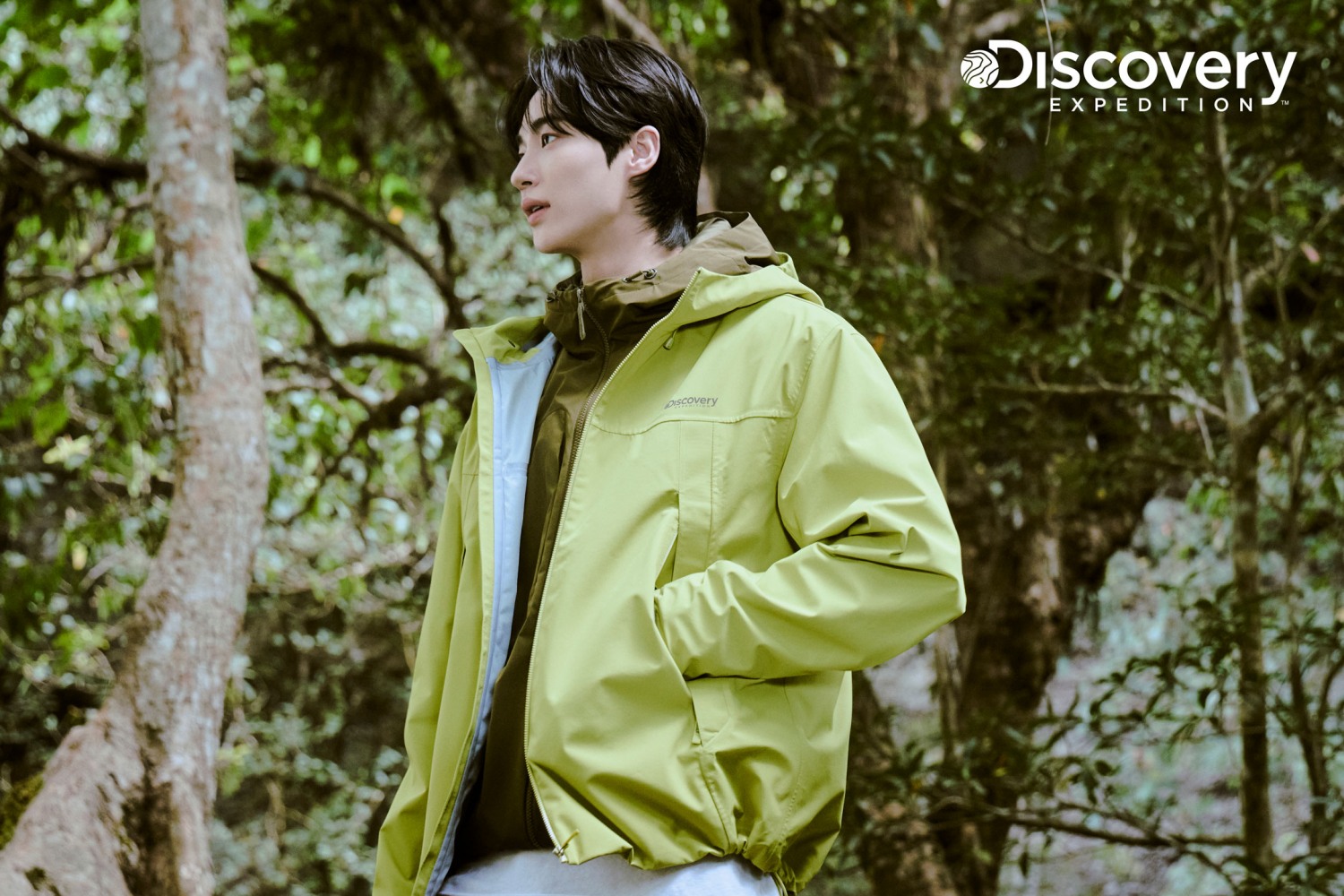 디스커버리 익스페디션, 태국에서 변우석과 함께한 ‘베르텍스 바람막이 재킷’ 화보 공개!