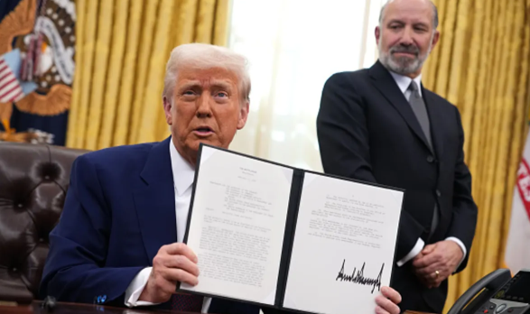 (상보) 美트럼프, 상호관세 행정명령 서명...부과는 4월 시행