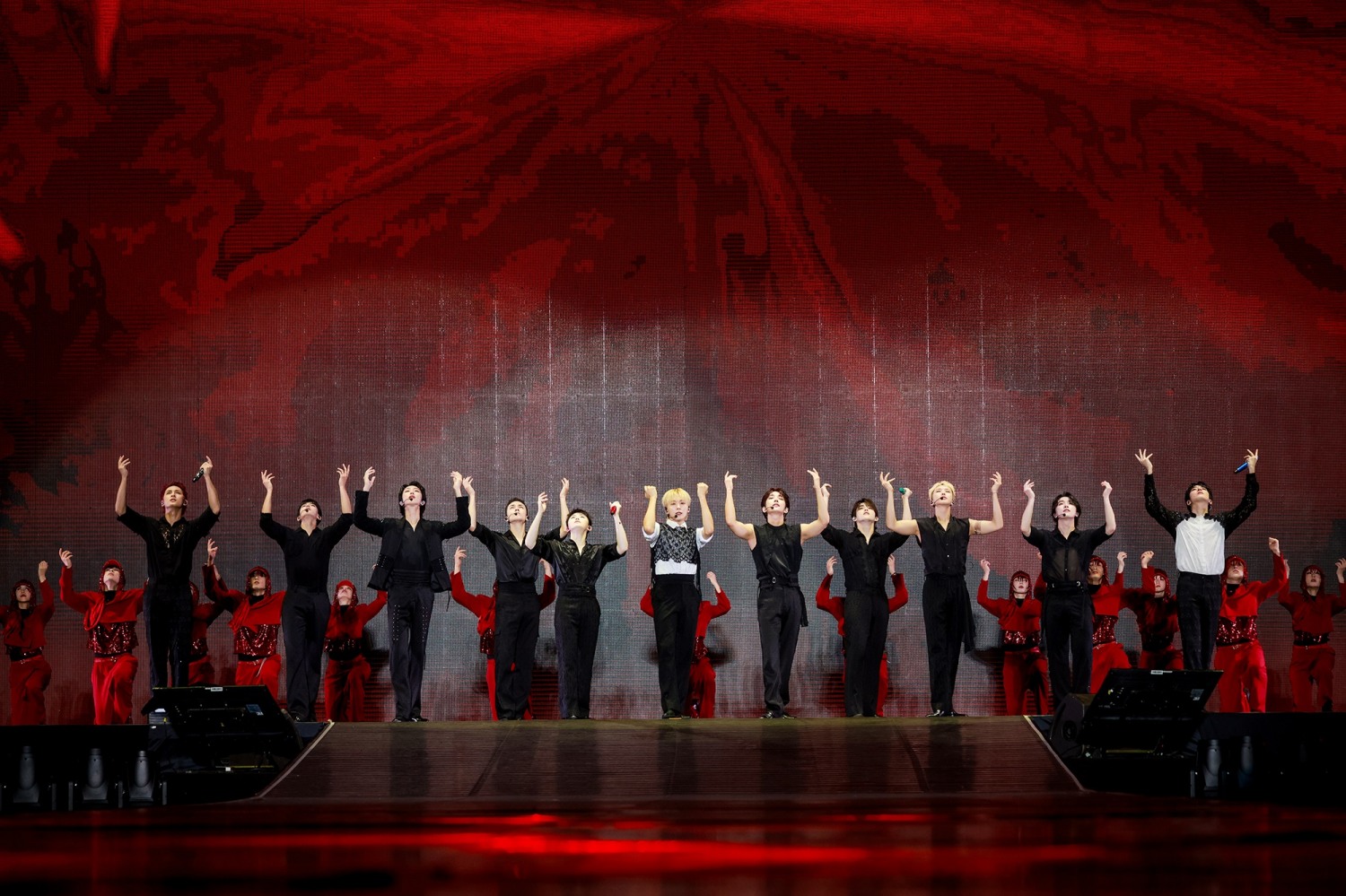 세븐틴, 월드투어 방콕서 화려한 피날레…14개 도시 30회 공연+누적 관객 103만 명 돌파
