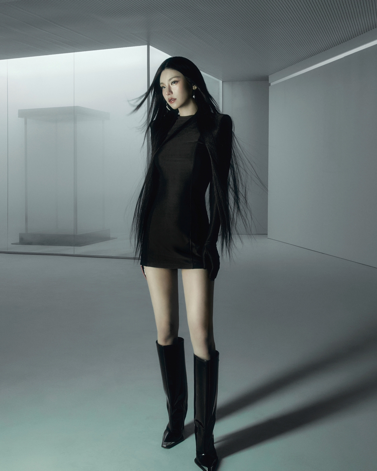 ITZY 예지, 솔로 1집 콘셉트 포토 & 쇼트 필름 최초 공개…강렬하게 빠져드는 숨멎 비주얼