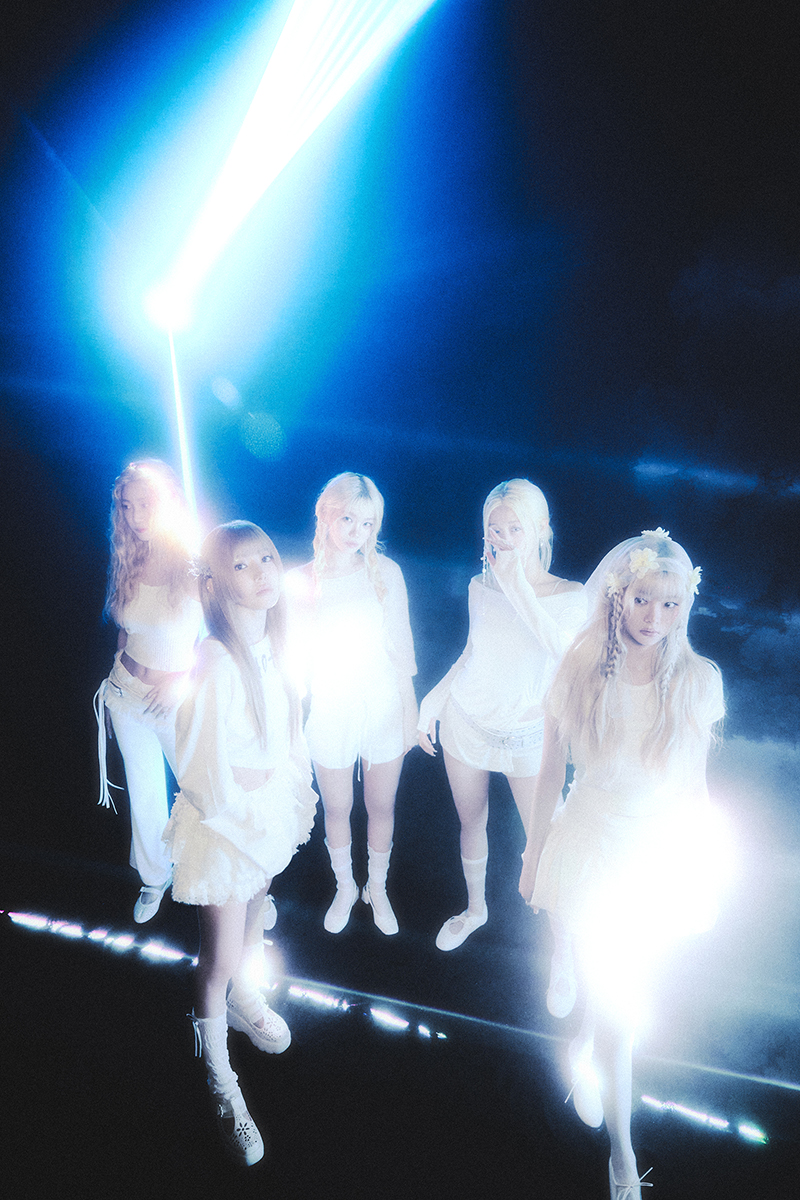 르세라핌, 미니 5집 세 번째 콘셉트 공개…‘불타는 날개+글리터 메이크업’ 몽환적인 느낌 연출