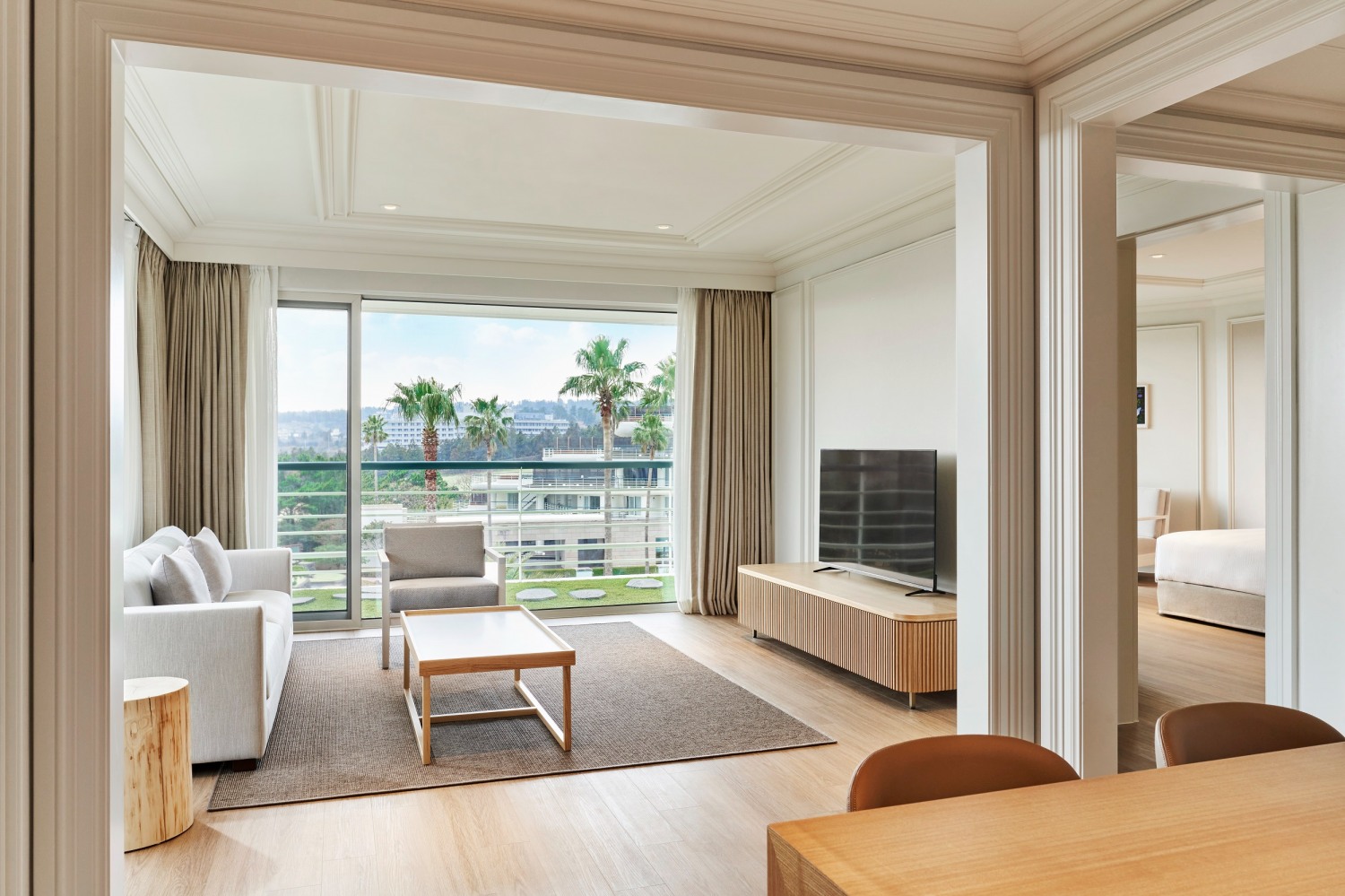 그랜드 조선 제주, ‘블루밍 치어스’ 패키지 출시…전통주 칵테일 맛보는 이색 호캉스