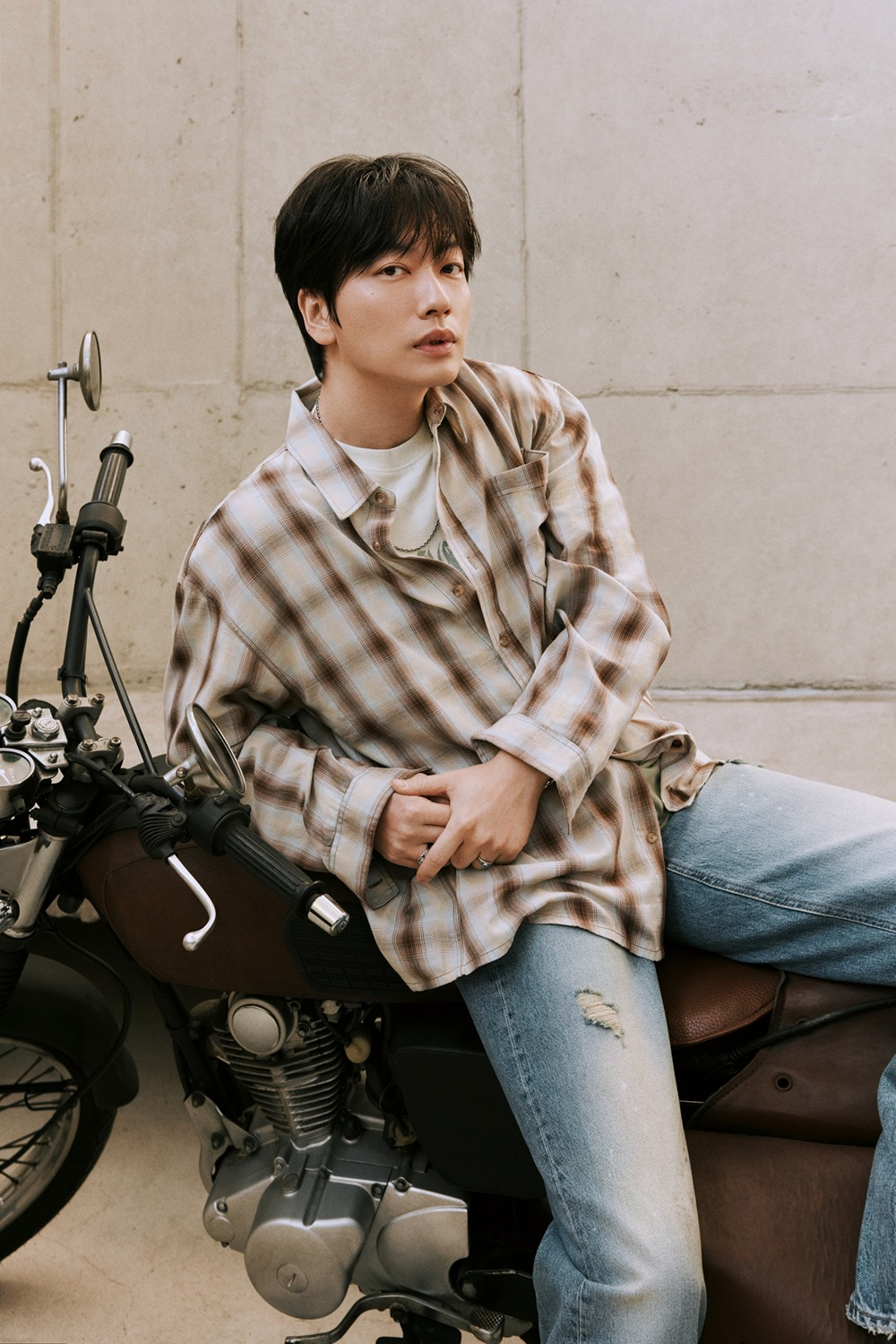 버커루, 배우 이동휘와 함께한 2025 S/S 시즌 캠페인 공개