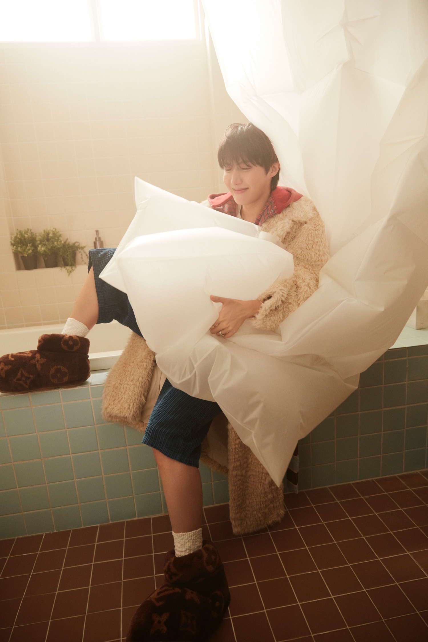 BTS 제이홉, ‘Sweet Dreams’ 콘셉트 포토 추가 공개…설렘 가득한 사랑의 감정 표현