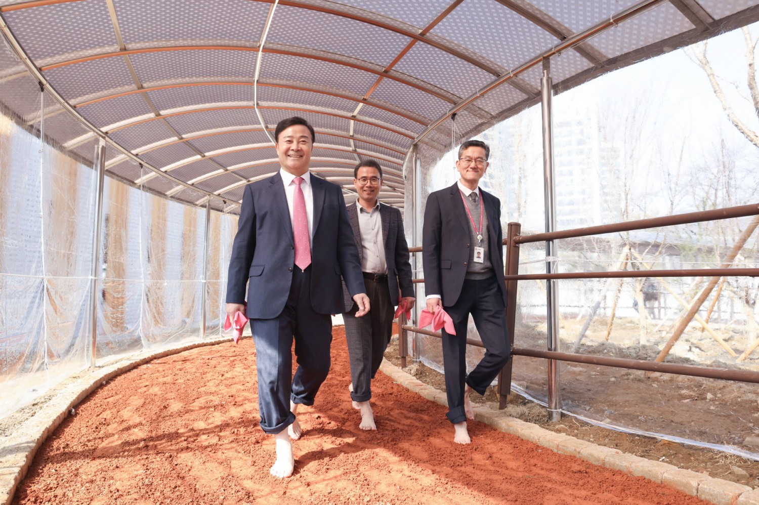 의왕시청 소공원 내 맨발 걷기 길 조성