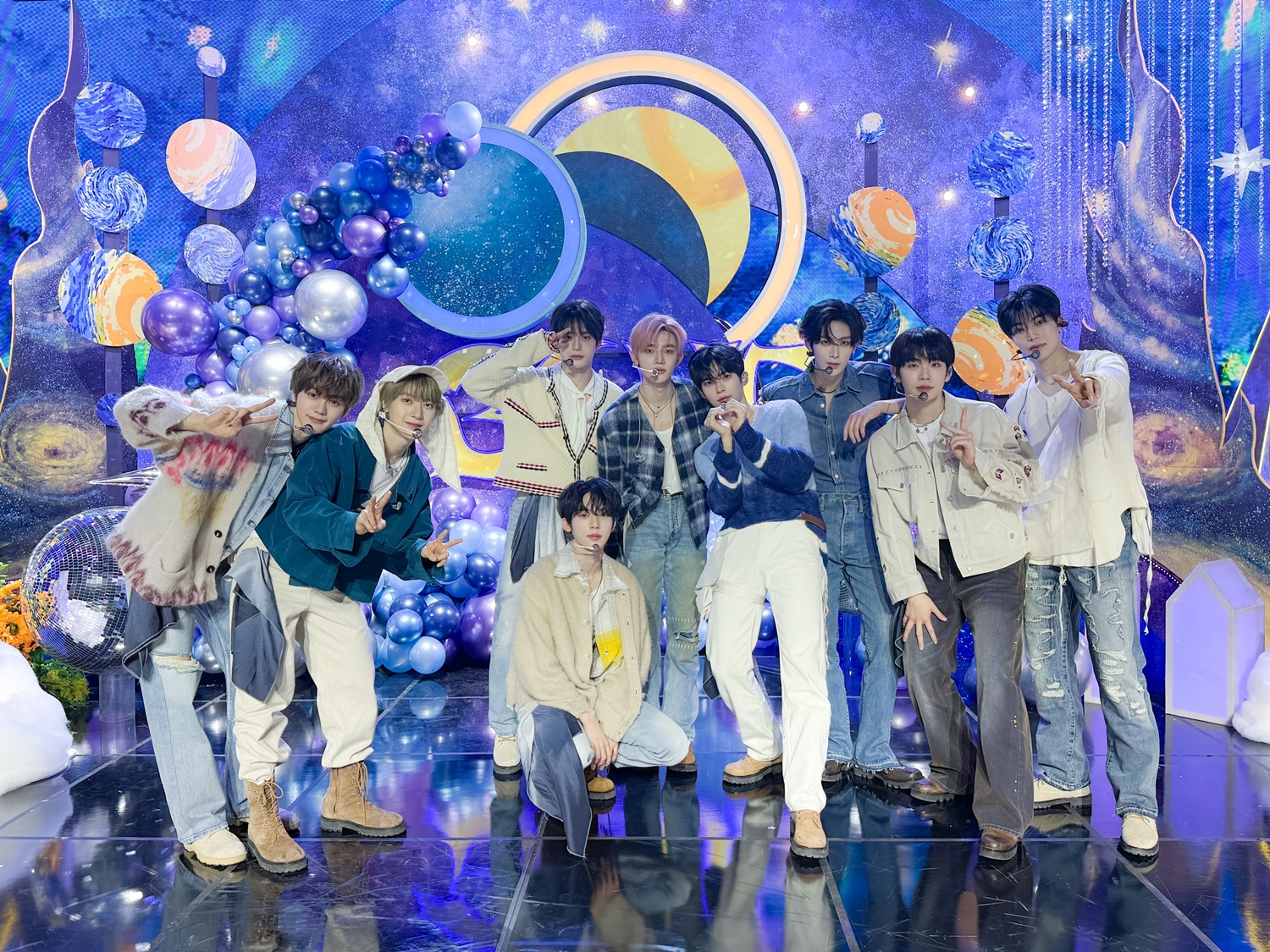 제로베이스원, ‘블루 파라다이스’로 정점 찍은 대세감