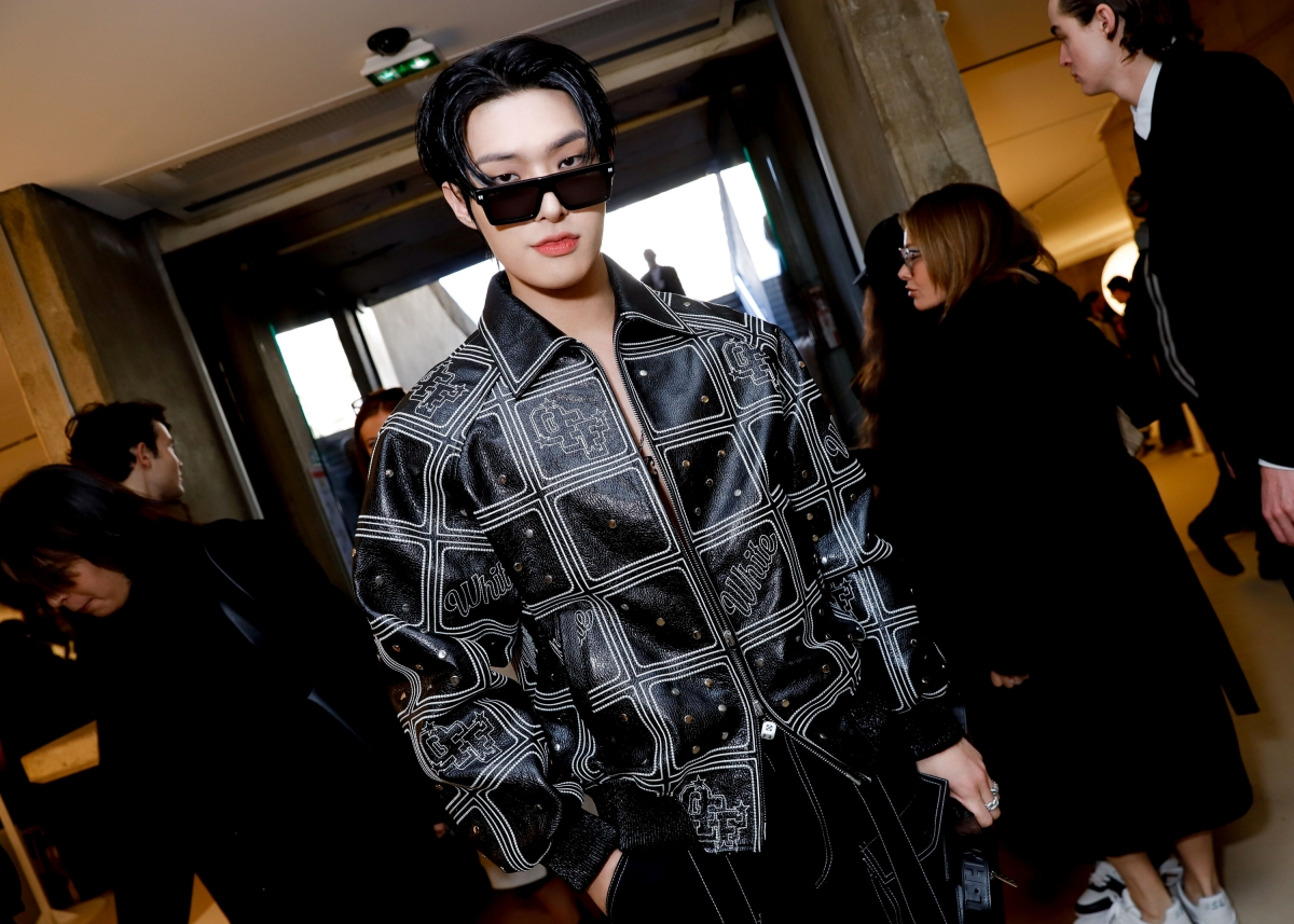 에이티즈 민기, 파리 패션위크 참석 ‘현지 들썩’…‘트렌디+유니크 스타일링’ 완벽 소화