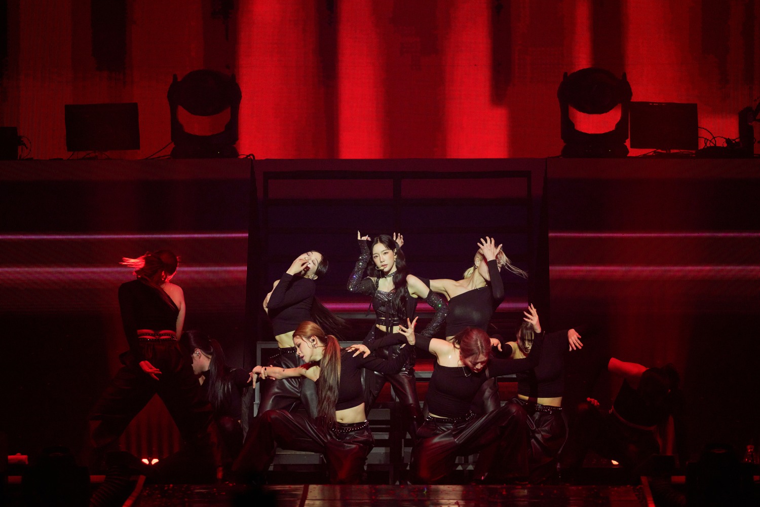 ‘킹’ 태연, 3만 명과 함께한 솔로 10주년+생일…단독 콘서트서 ‘보컬 퀸’ 저력 입증