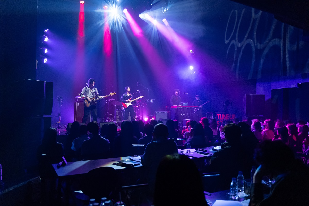 CJ문화재단의 ‘튠업’ 뮤지션으로 선정된 ‘터치드’가 지난해 5월 CJ아지트 광흥창에서 실연공연을 선보이고 있다.