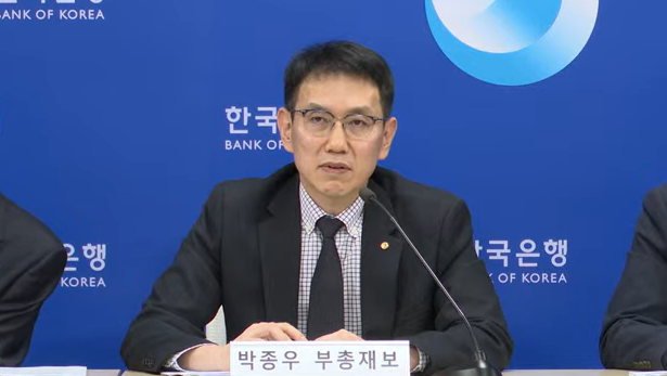 (상보) 한은 부총재보 "통화정책 기조 당길 수 있느냐 판단할 수 있는 기간 아냐..위원들 성장 리스크, 금융안정 부분 고려해 향후 추가 운영방향 결정할 것"