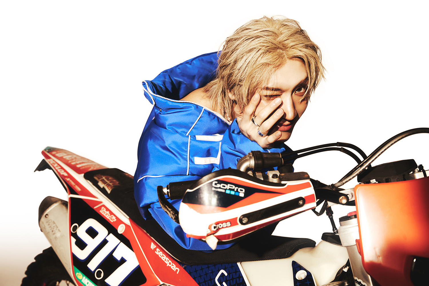 NCT 텐, 새 미니앨범 수록곡 ‘BAMBOLA’ 뮤직비디오 선공개…유니크한 매력 높인 위트 있는 연출