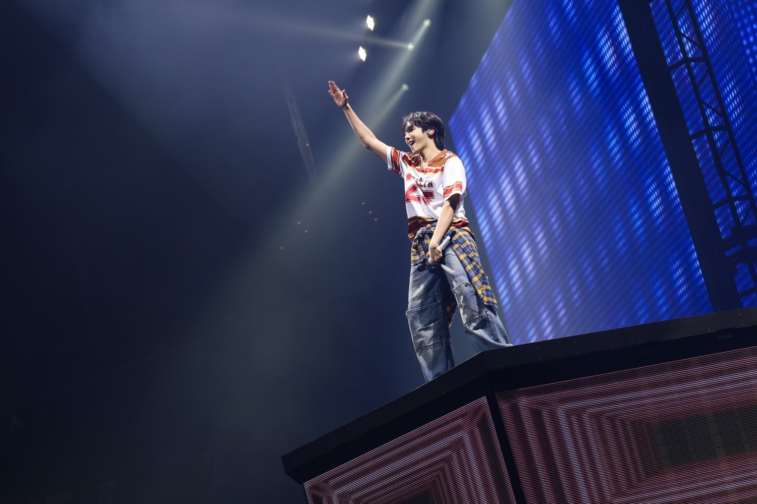 BTS 제이홉, 솔로 콘서트에 외신 극찬 세례 쏟아진 이유