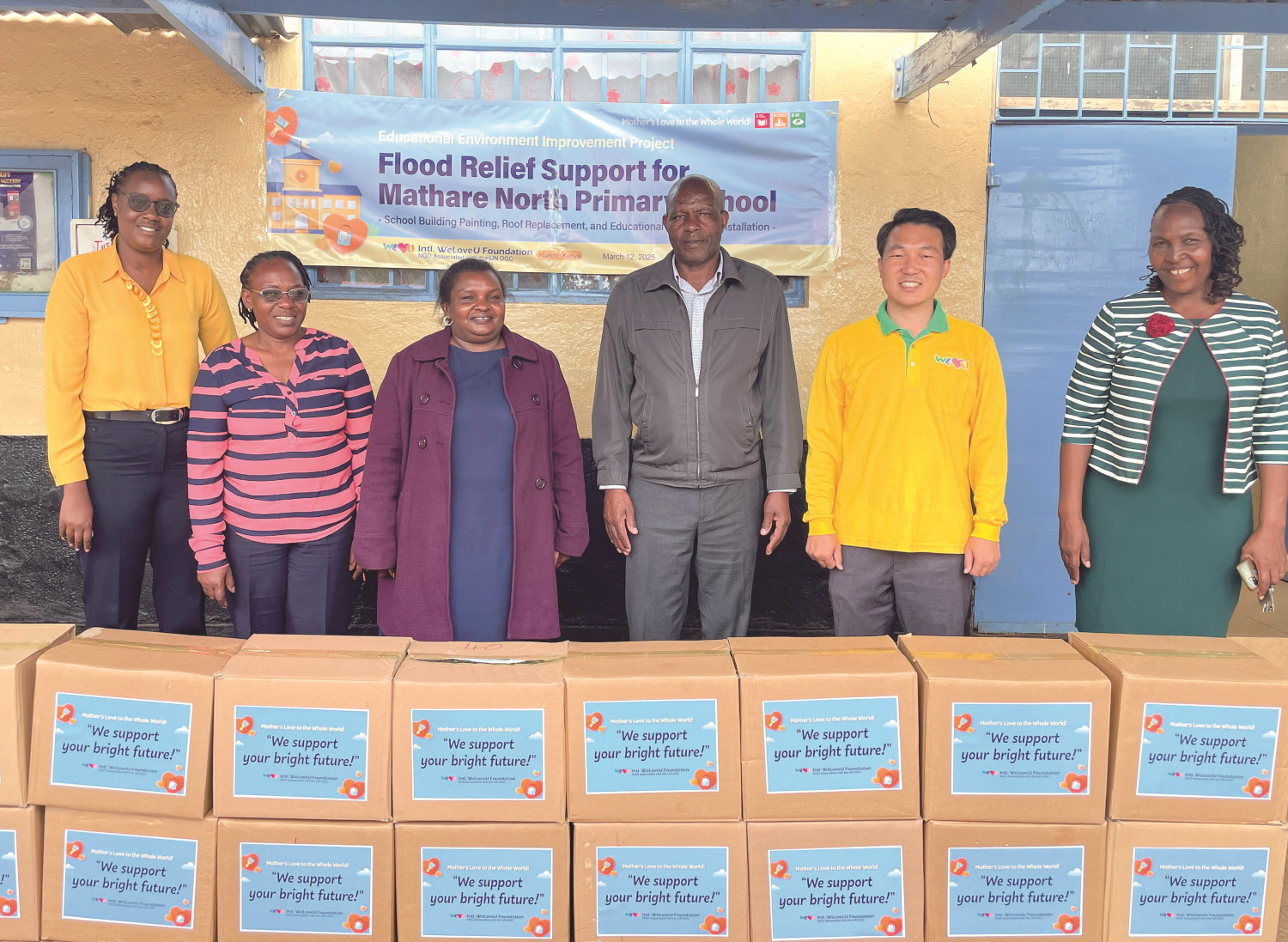 국제위러브유가 12일 케냐 수도 나이로비의 마타레노스초등학교에서 홍수피해 복구 및 교육물품 기증 기념식을 개최했다. 보니페이스 마틴다 교장과 자신타 은조지 카베베 부교장, 나이로비 교사서비스위원회 관계자들이 함께했다.
