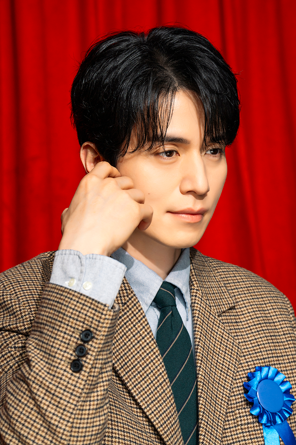 이동욱, ‘이혼보험’ 포스터 촬영 현장 포착…다채로운 표정에 기대감 상승