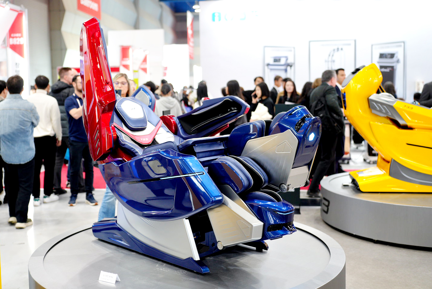 키메스 2025에 전시된 바디프랜드 헬스케어로봇 733