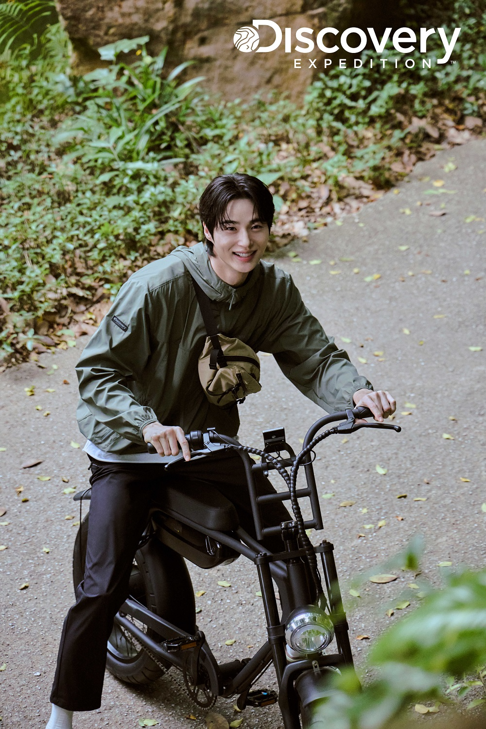 디스커버리 익스페디션, 변우석과 함께 하는 여름 맞이! 경량 바람막이 컬렉션 화보 공개