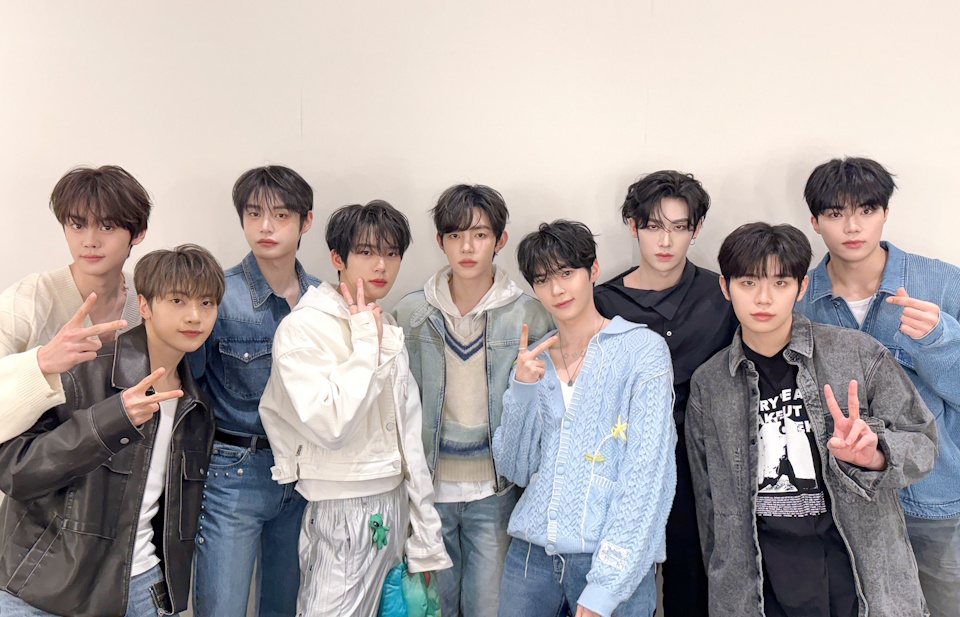 제로베이스원, 中에서도 팝업스토어 개최…'블루 파라다이스'로 전 세계 강타