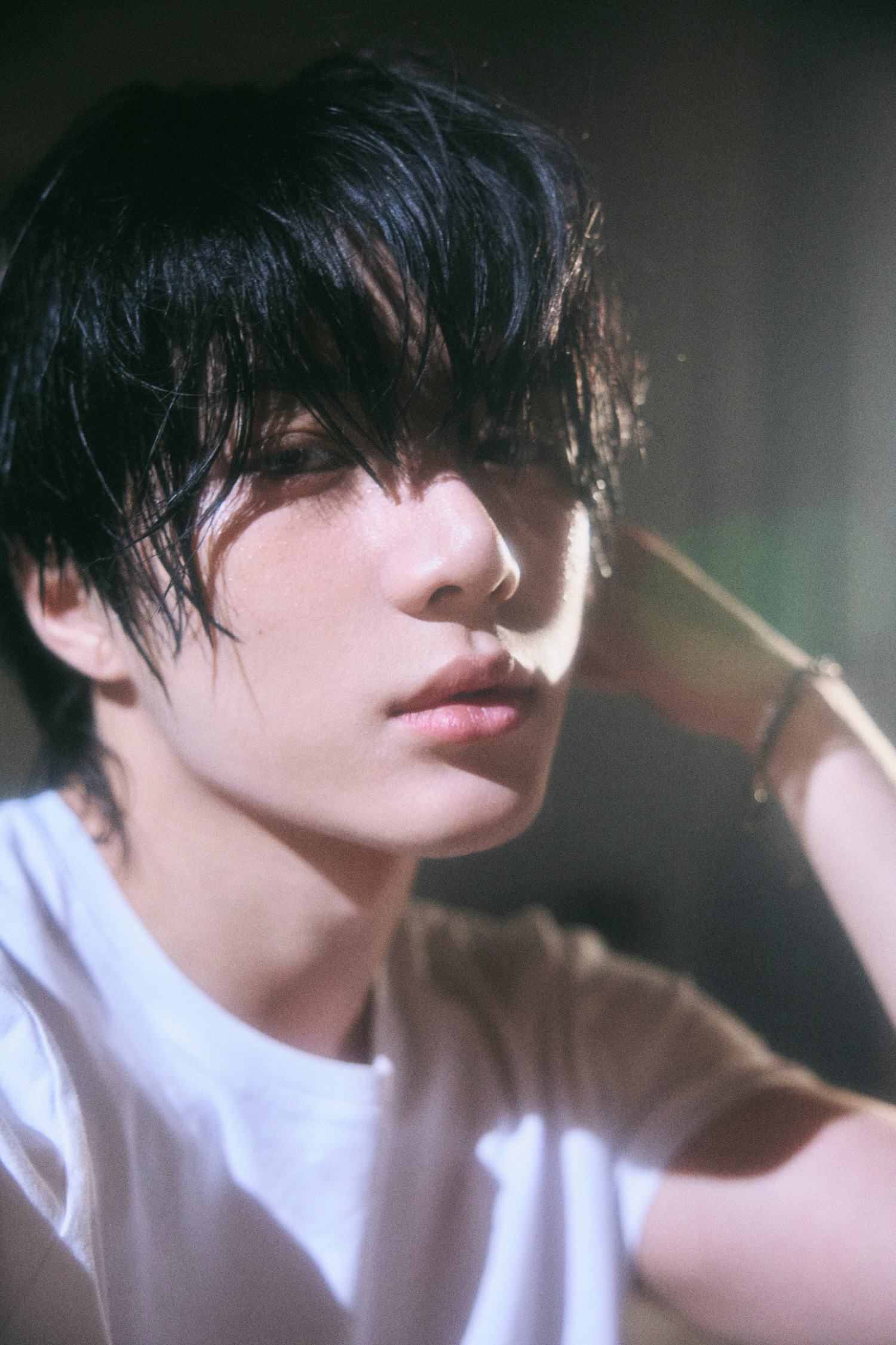 범규, 솔로 믹스테이프 ‘Panic’ 첫 번째 콘셉트 포토 공개…‘상처 입은 얼굴+아련한 눈빛’