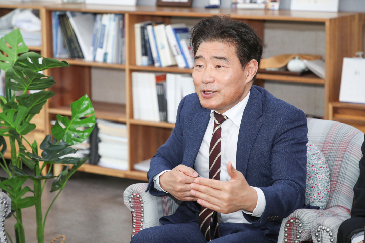 고양특례시의회 김운남 의장, 고양 경제 살리기 위해 기업과 머리 맞대