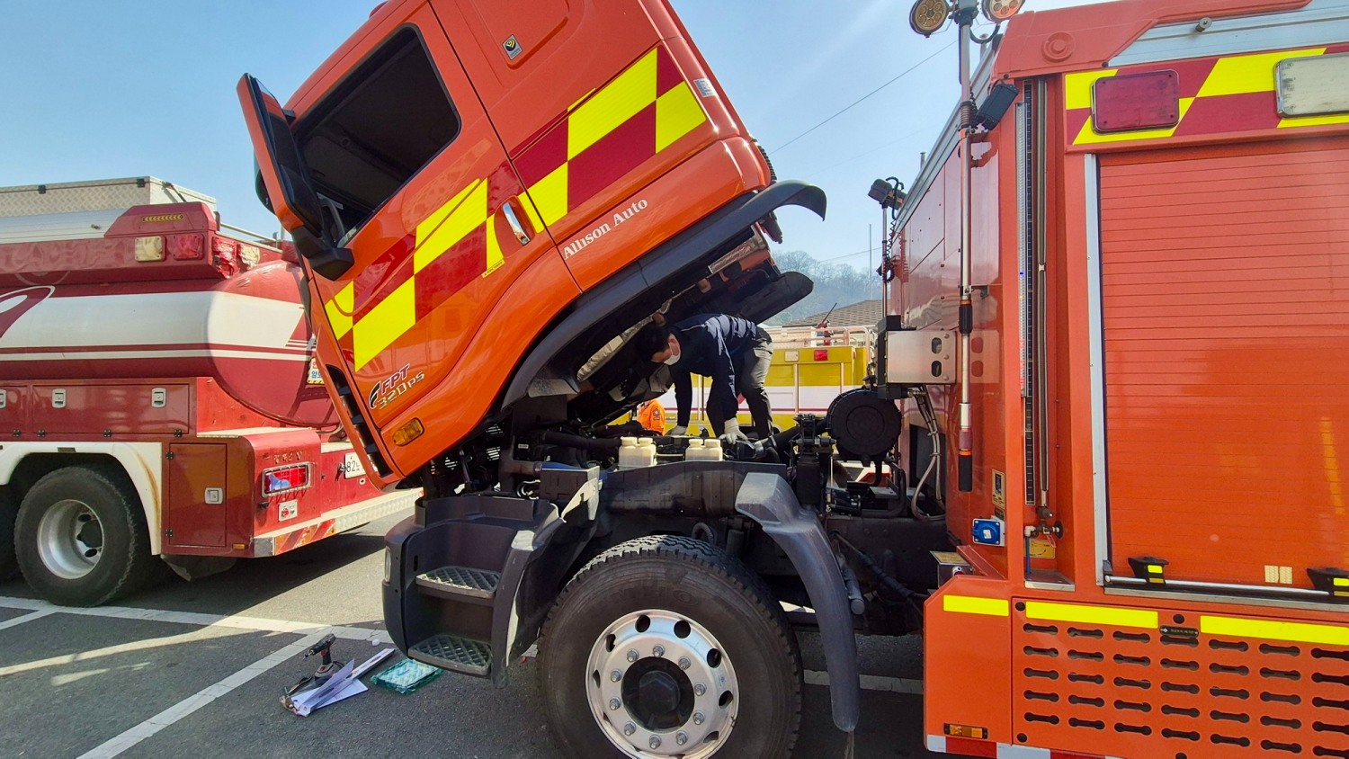 타타대우모빌리티, 영남 산불진압위해 의성종합운동장에 소방차 긴급수리 파견 지원