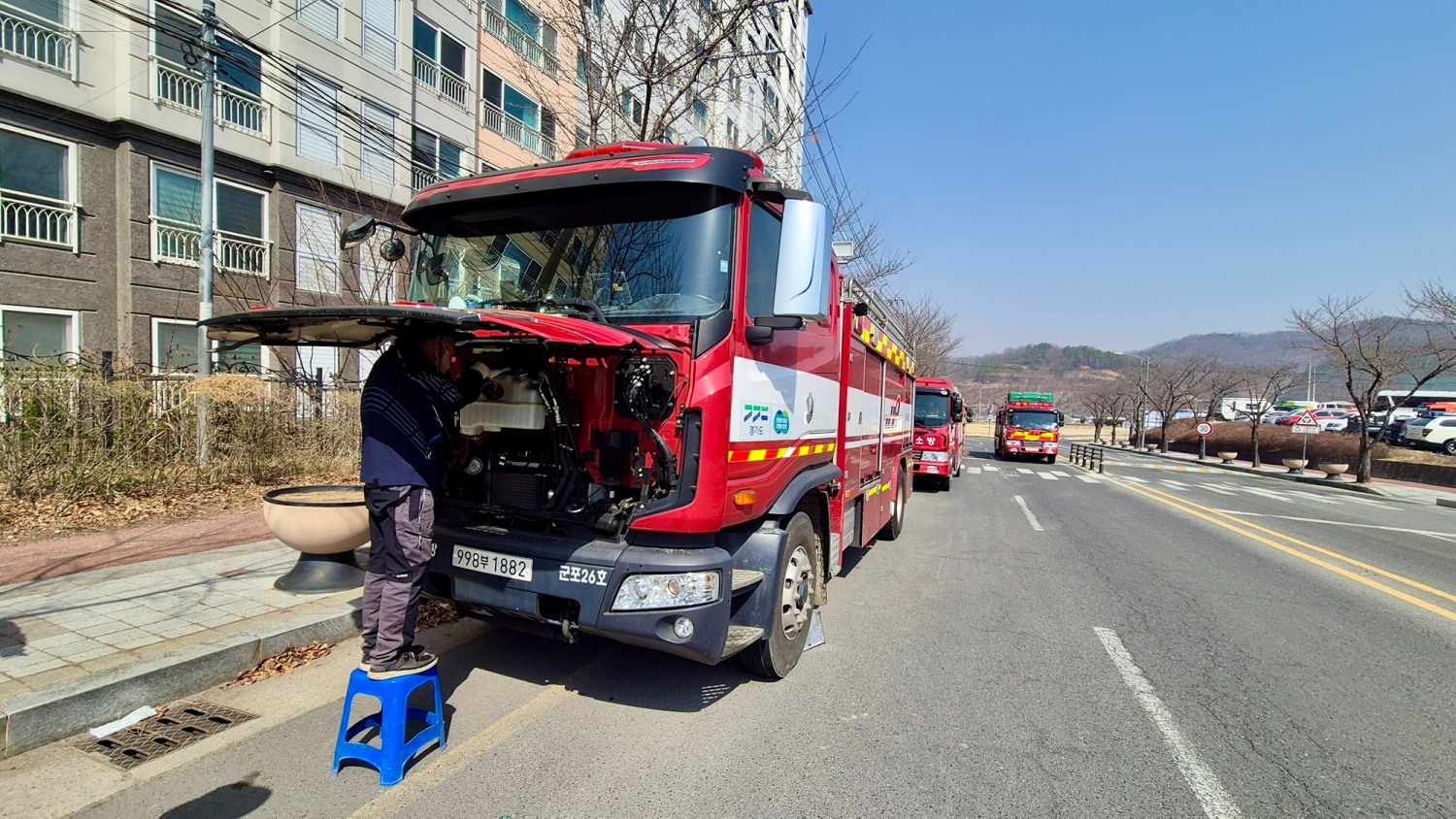 타타대우모빌리티, 영남 산불진압위해 의성종합운동장에 소방차 긴급수리 파견 지원