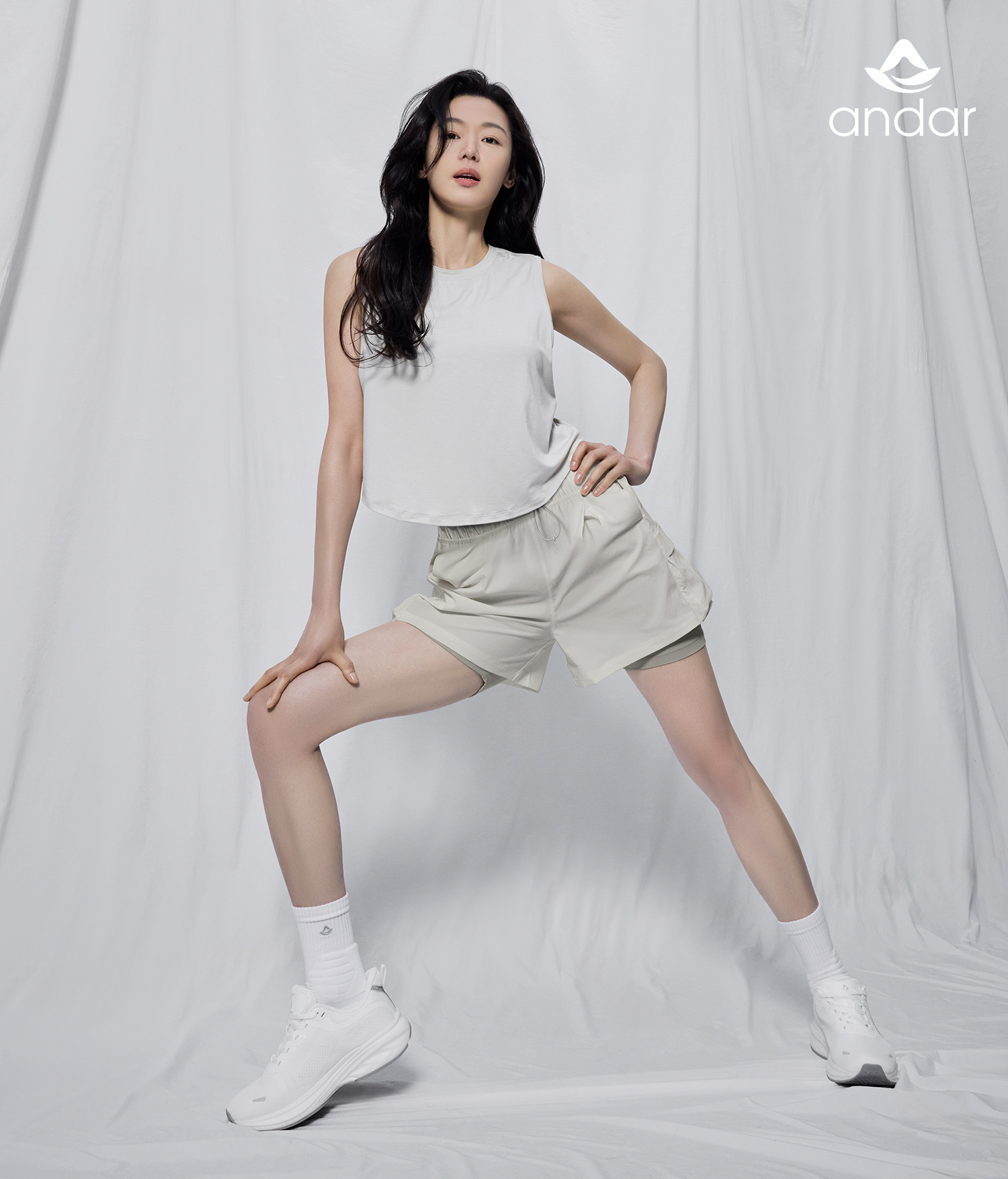 안다르, 전지현과 함께한 2025년 봄·여름 스타일 공개