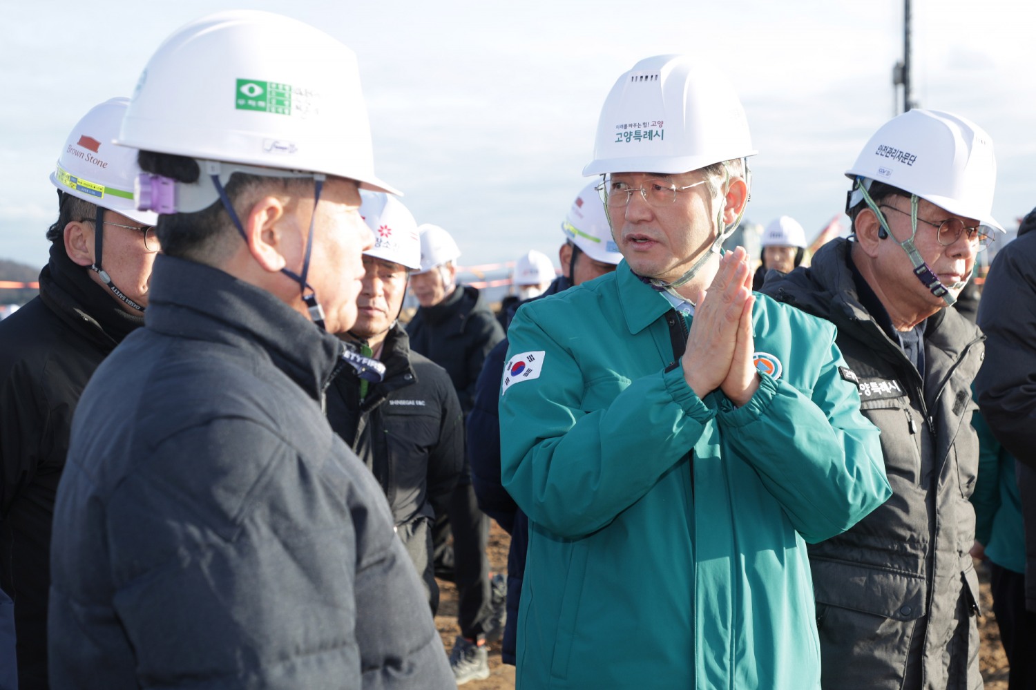 건설현장을 점검하고 있는 이동환 고양시장