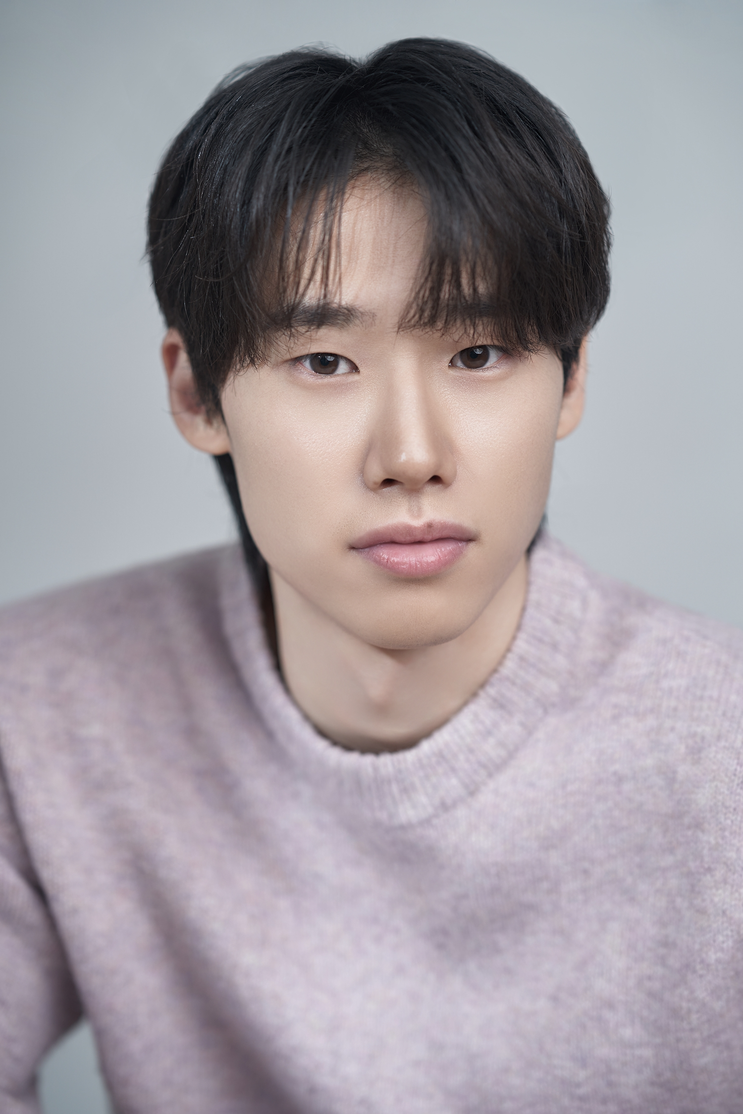 김민, 영화 '로비'로 스크린 컴백…하정우와 호흡