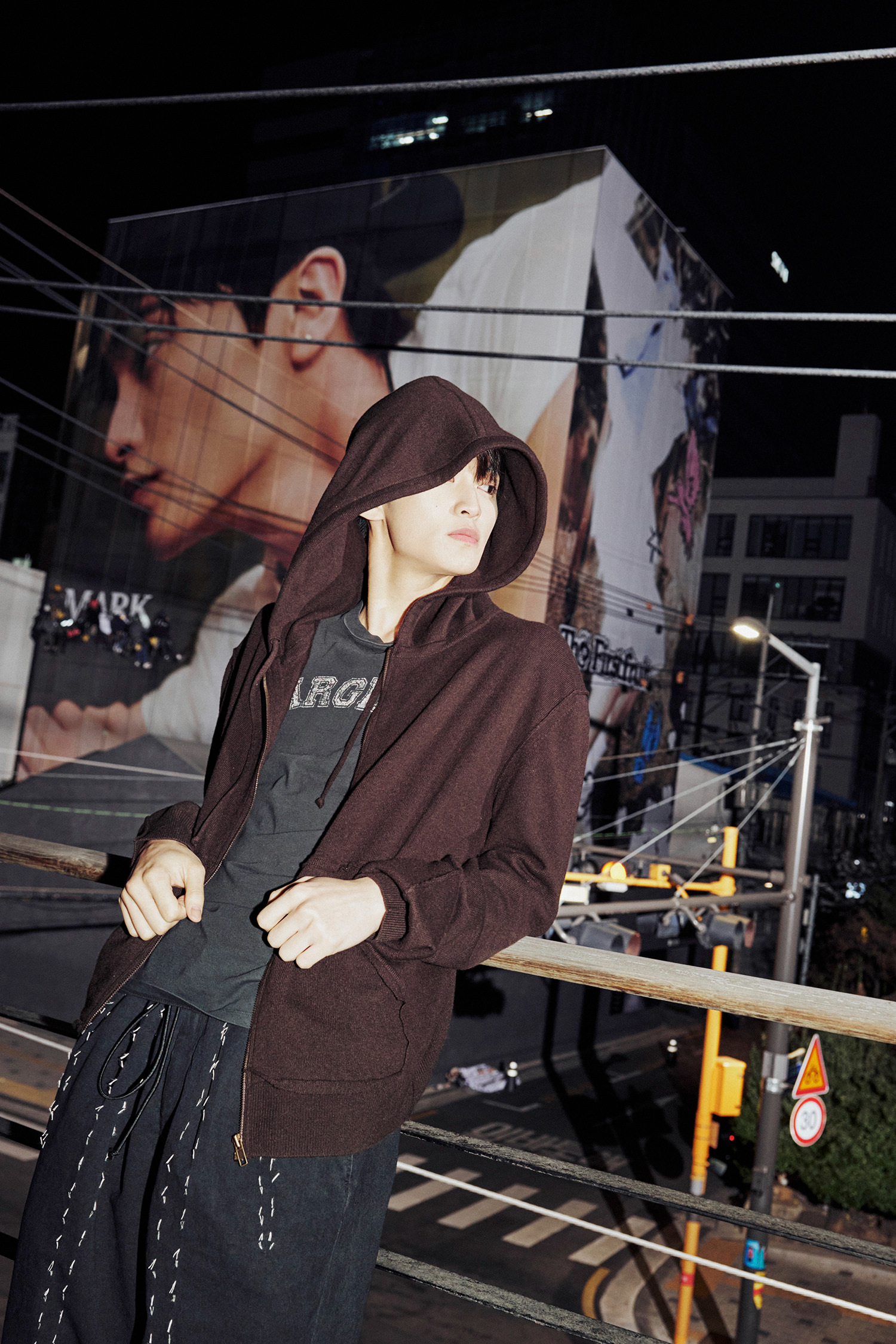 NCT 마크, 서울 빛내는 대형 옥외 광고 눈길…도시 테마의 첫 솔로 앨범 프로모션