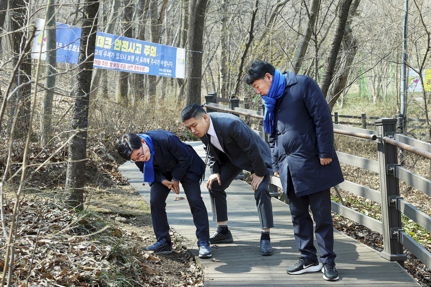 의왕시청사 외곽 산책로 데크길 현장 점검