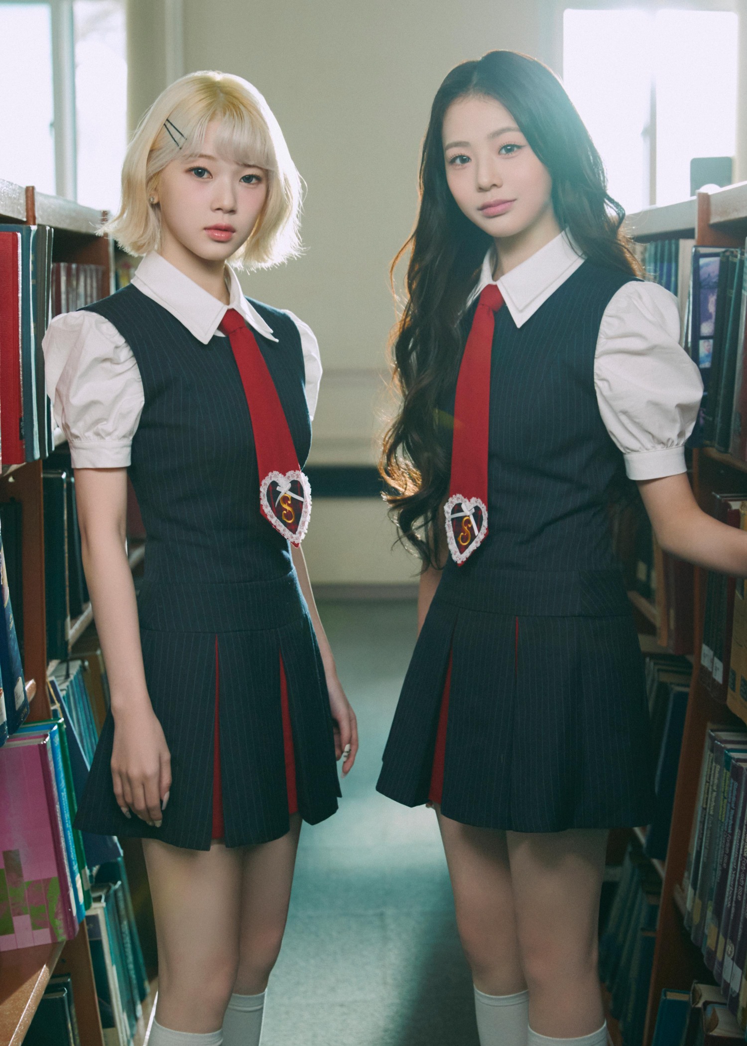 유니스, 'SWICY'에 담은 10대 감성…스쿨룩으로 제대로 보여준 젠지美